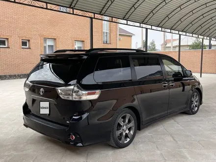 Toyota Sienna 2015 года за 14 500 000 тг. в Актау