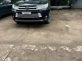 Toyota Highlander 2019 года за 13 500 000 тг. в Уральск
