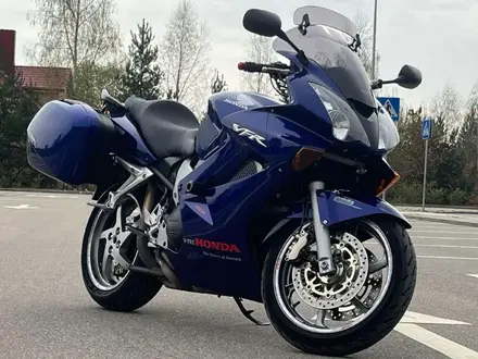 Honda  VFR 800 2005 года за 2 200 000 тг. в Петропавловск – фото 2