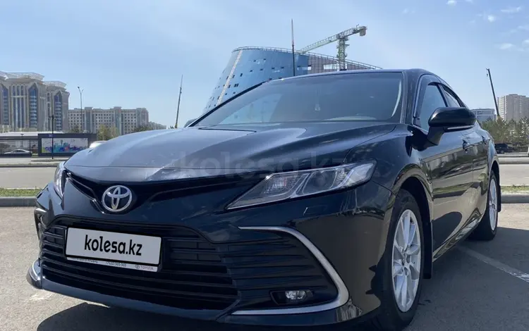 Toyota Camry 2021 года за 14 300 000 тг. в Астана