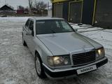 Mercedes-Benz E 220 1993 года за 2 150 000 тг. в Караганда – фото 4