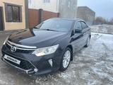 Toyota Camry 2014 года за 11 500 000 тг. в Уральск – фото 2