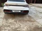 Hyundai Elantra 2024 года за 8 600 000 тг. в Уральск – фото 2