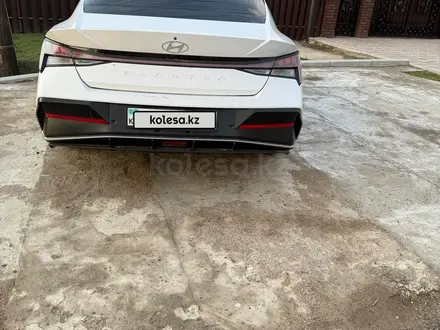 Hyundai Elantra 2024 года за 8 800 000 тг. в Уральск – фото 2