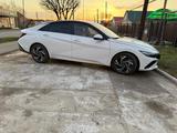 Hyundai Elantra 2024 года за 8 600 000 тг. в Уральск – фото 4