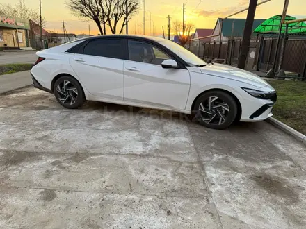 Hyundai Elantra 2024 года за 8 800 000 тг. в Уральск – фото 4