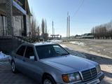 Mercedes-Benz E 220 1992 года за 2 100 000 тг. в Шымкент – фото 3