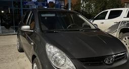 Hyundai i20 2010 года за 3 300 000 тг. в Атырау – фото 2