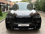 BMW X7 2020 года за 38 800 000 тг. в Алматы – фото 2