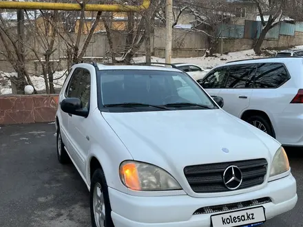 Mercedes-Benz ML 320 1999 года за 3 200 000 тг. в Алматы – фото 2