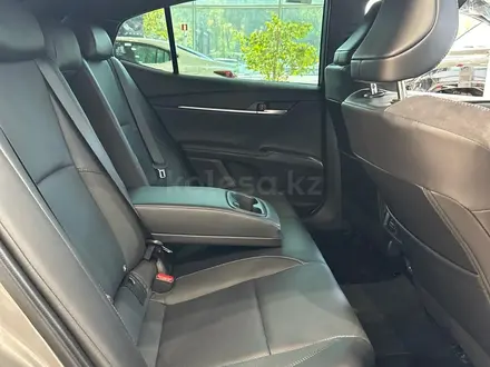 Toyota Camry Prestige 2025 года за 20 690 000 тг. в Алматы – фото 6