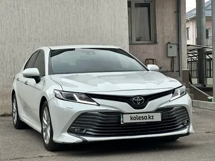 Toyota Camry 2018 года за 12 750 000 тг. в Алматы – фото 2