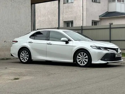 Toyota Camry 2018 года за 12 750 000 тг. в Алматы – фото 7