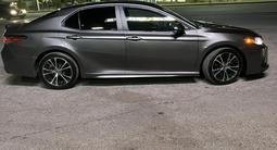 Toyota Camry 2020 года за 8 700 000 тг. в Шымкент – фото 4