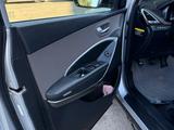 Hyundai Santa Fe 2017 года за 8 700 000 тг. в Уральск – фото 3