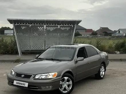 Toyota Camry 2000 года за 3 200 000 тг. в Алматы