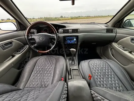 Toyota Camry 2000 года за 3 200 000 тг. в Алматы – фото 15
