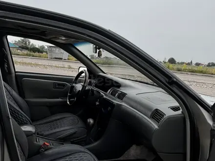 Toyota Camry 2000 года за 3 200 000 тг. в Алматы – фото 9
