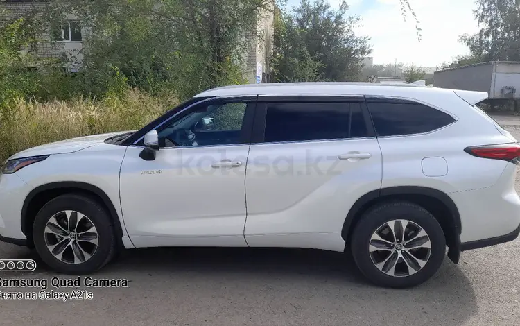 Toyota Highlander 2023 годаfor28 000 000 тг. в Уральск