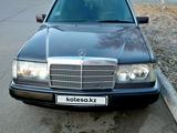 Mercedes-Benz E 230 1991 года за 2 800 000 тг. в Караганда – фото 4