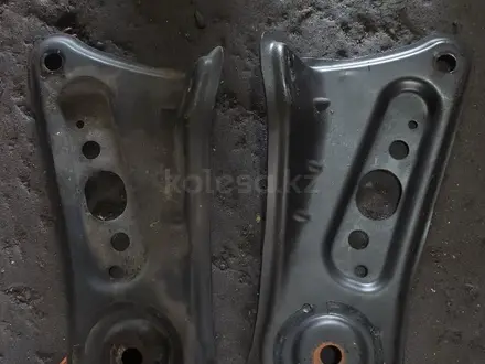 Лопатки оригинал рычаги за 10 000 тг. в Шымкент