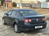 Volkswagen Passat 2008 года за 2 500 000 тг. в Актобе – фото 3