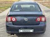 Volkswagen Passat 2008 года за 2 500 000 тг. в Актобе – фото 5