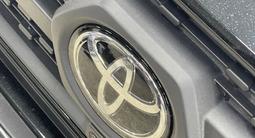 Toyota RAV4 2025 года за 19 000 000 тг. в Актобе – фото 2