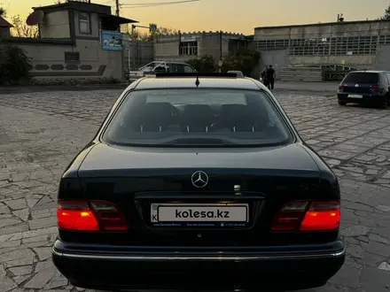 Mercedes-Benz E 320 2001 года за 5 500 000 тг. в Шымкент – фото 8