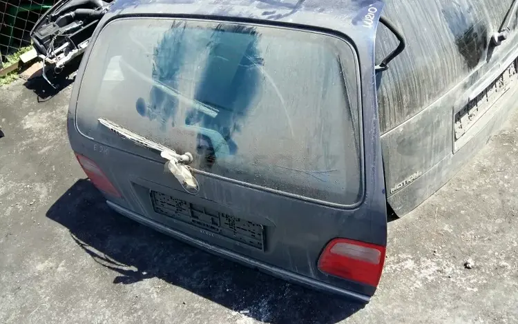 Крышка багажника Mercedes W210 combi за 19 500 тг. в Семей