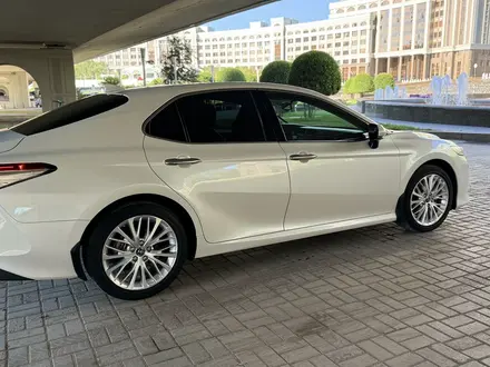 Toyota Camry 2018 года за 14 150 000 тг. в Астана