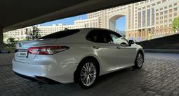 Toyota Camry 2018 года за 14 150 000 тг. в Астана – фото 4