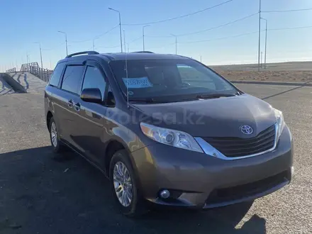 Toyota Sienna 2013 года за 7 850 000 тг. в Атырау – фото 2