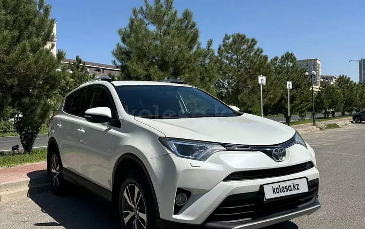 Toyota RAV4 2016 годаfor11 500 000 тг. в Шымкент