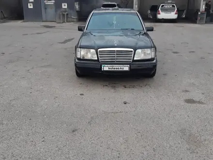 Mercedes-Benz E 200 1993 года за 1 100 000 тг. в Тараз – фото 2