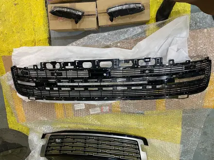 Решетка радиатора, решетка бампера Range Rover 21-26 за 20 000 тг. в Алматы – фото 2