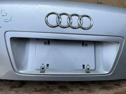 Крышка багажника на Audi A8 D3. за 20 000 тг. в Алматы – фото 7