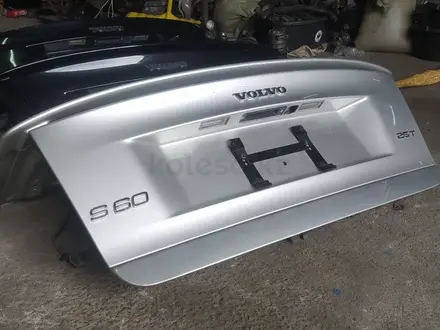 Крышка багажника Volvo s60 за 15 000 тг. в Алматы – фото 10