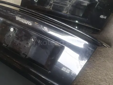 Крышка багажника Volvo s60 за 15 000 тг. в Алматы – фото 11