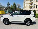 Toyota Land Cruiser Prado 2022 года за 37 000 000 тг. в Алматы – фото 3