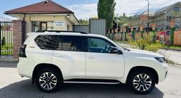 Toyota Land Cruiser Prado 2022 года за 37 000 000 тг. в Алматы – фото 4