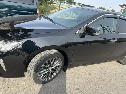 Toyota Camry 2015 года за 10 750 000 тг. в Алматы – фото 3