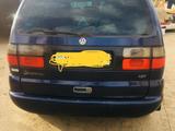 Volkswagen Sharan 1998 годаfor2 000 000 тг. в Актобе – фото 3