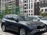 Toyota Highlander 2023 года за 25 000 000 тг. в Астана
