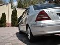 Mercedes-Benz C 240 2000 года за 2 800 000 тг. в Алматы