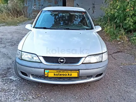 Opel Vectra 1997 года за 1 378 536 тг. в Караганда – фото 2