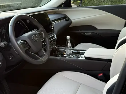Lexus RX 350 2024 года за 32 500 000 тг. в Алматы – фото 4