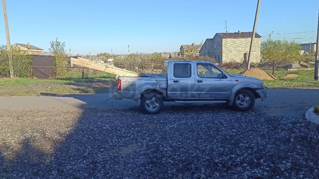 Nissan NP300, 2009