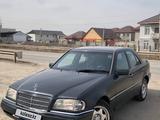 Mercedes-Benz C 200 1993 года за 1 800 000 тг. в Алматы – фото 2
