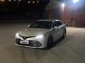 Toyota Camry 2018 года за 14 000 000 тг. в Жанаозен – фото 2